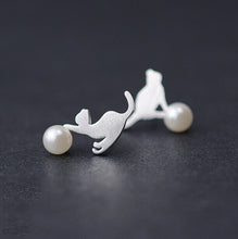925 Sterling Silver Stud Natural Pearl Kitten Earrings